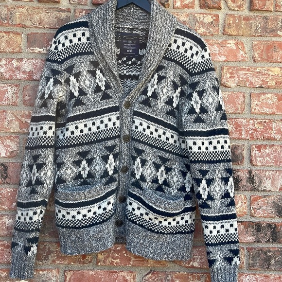American eagle vintage Aztec print thick sweater size Medium. - Picture 1 of 6